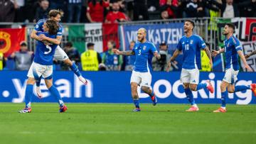 احتفال لاعبو إيطاليا بالهدف في ملعب دورتموند اليوم السبت (إديث غويبرت/Getty)