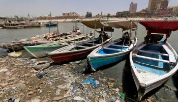 انحسار مياه دجلة تسبب في تراجع الصيد (أحمد الربيعي/ فرانس برس)