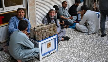 تجارة العملة في أفغانستان/ مدينة هرات 4 أغسطس 2022 (فرانس برس)