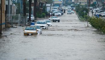 أمطار تغرق شوارع النجف في العراق (كرار عيسى/ الأناضول)