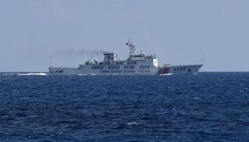 سفينة صينية تقوم بدورية في بحر الصين الجنوبي 23 إبريل 2024 (Getty)