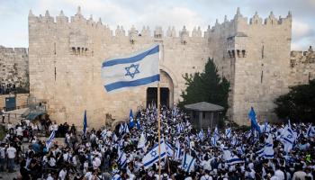 يمينيون إسرائيليون يحملون العلم بالبلدة القديمة، القدس 18 مايو 2023 (أمير ليفي/Getty)