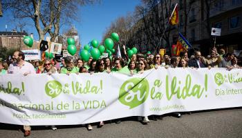 آلاف الإسبان يتظاهرون ضد الإجهاض في مدريد (Getty)