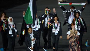الوفد الفلسطيني في افتتاح الأولمبياد في الاستاد الأولمبي في لندن في 27 يوليو 2012 (فرانس برس)