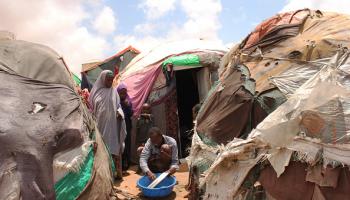 صوماليون نازحون بسبب الجفاف (الأناضول)