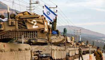 جنود إسرائيليون خلال المعارك مع حزب الله قرب حدود لبنان، 11 أكتوبر 2023 (Getty)