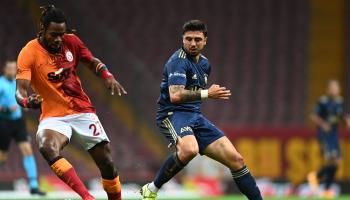 Fenerbahce's Turkish midfielder Ozan Tufan (R) vies with Galatasaray's defender Christian Luyindama (L) of Democratic Congo during the Turkish Super league football match between Galatasaray and Fenerbahce on September 27, 2020 at TT Ali Samiyen sport complex in Istanbul. (Photo by Ozan KOSE / AFP) (Photo by OZAN KOSE/AFP via Getty Images)