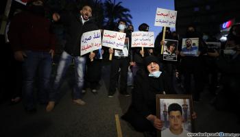  أهالي ضحايا انفجار مرفأ بيروت ينظمون وقفة احتجاجية (حسين بيضون/العربي الجديد)