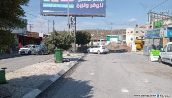 قوات الاحتلال تغلق طريق دير شرف بنابلس بالسواتر الترابية (العربي الجديد)