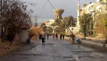 حاجز للنظام على مدخل بلدة ببيلا جنوبي دمشق (فيسبوك)