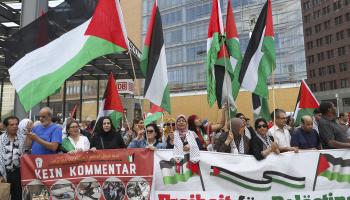 مظاهرة تضامنية مع فلسطين في برلين (عبد الحميد هوسباس/الأناضول)