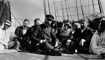 أثناء سفر هرتزل إلى فلسطين بحراً عام 1898 (Getty)