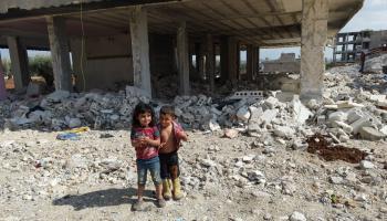 أطفال سوريون متضررون من زلزال 6 فبراير في شمال غرب سورية (رامي السيد/ Getty)