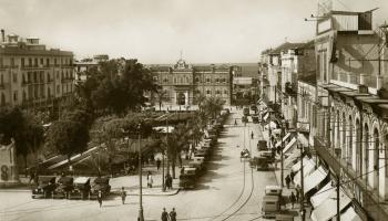 ساحة الشهداء في بيروت على طابع بريدي من بداية القرن الماضي (Getty)