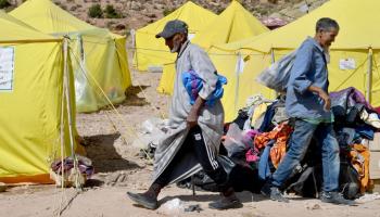 متضررون من زلزال المغرب في مخيم (فتحي بلعيد/ فرانس برس)