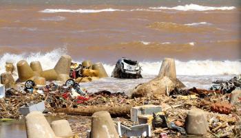 شاطئ مدينة درنة في ليبيا بعد العاصفة دانيال (محمود تركية/ فرانس برس)