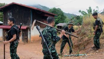 مسلحون معارضون للحكم العسكري بميانمار، يوليو الماضي (فرانس برس)
