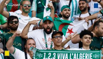 مشجعون جزائريون يرفعون علم فلسطين في أمم أفريقيا