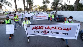 يطالب الليبيون بإنهاء الصراع العسكري والسياسي (محمود تركية/فرانس برس)