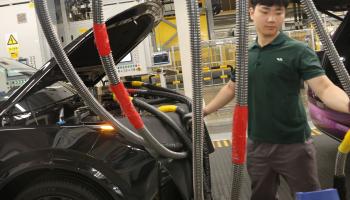 مصنع سيارات كهربائية بالصين/ 14 يونيو 2024 (Getty)