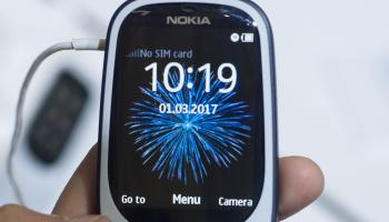 	 هاتف نوكيا 3310 بنسخة عام 2017 (جون كروس غارسيا/ Getty)