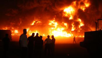 حريق في مصنع مواد بناء بأربيل، 12 يوينو (إحسان محمد احمد/ الأناضول)