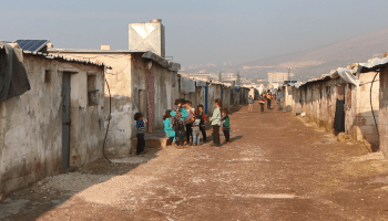 لم تنهِ المساكن الإسمنتية معاناة النازحين في شمال غرب سورية (العربي الجديد)