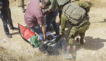اعتقال فلسطينيي في نابلس (ناصر أشتيه/ Getty)