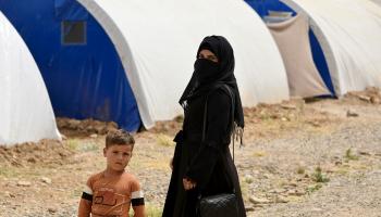 من العائلات في مخيم الجدعة في العراق بعد استعادتها من مخيم الهول في سورية - 29 إبريل 2024 (زيد العبيدي/ فرانس برس)