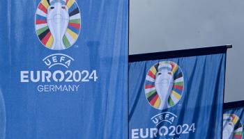 علم لوغو بطولة يورو 2024 قرب ملعب فرانكفورت يوم 30 مايو/أيار الماضي (Getty)