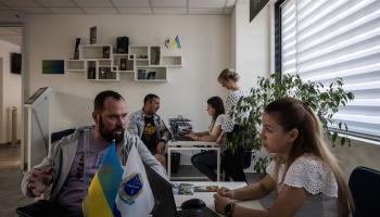 تراجع إقبال الأوكرانيين على مراكز التجنيد (إد رام/Getty)
