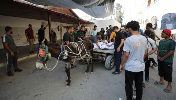 نقل شهداء من حي الشجاعية إلى المستشفى المعمداني بمدينة غزة - 27 يونيو 2024 (داود أبو الكاس/ الأناضول)