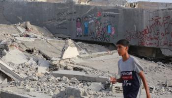 أطفال غزة ودمار وغرافيتي خاص بالصحة النفسية - 4 يوليو 2024 (بشار طالب/ فرانس برس)