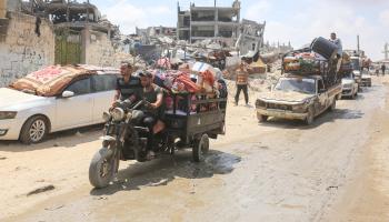 قوة أجنبية في غزة غزيون يتركون منازلهم في خانيونس، 27 يوليو 2024 (أشرف أبوعمرة/ الأناضول)