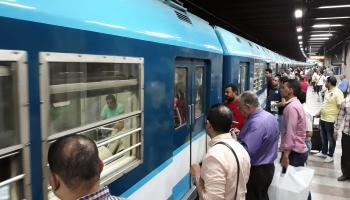مترو الأنفاق نحو 3.5 ملايين راكب يومياً مترو مصر (خالد دسوقي/فرانس برس)