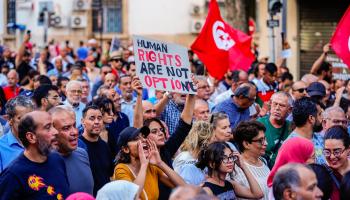 متظاهرون في العاصمة تونس يطالبون سيادة القانون وحماية الحقوق والحريات ( 13/9/2024 Getty)