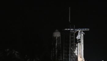 صاروخ فالكون 9 مع مركبة دراغون، 27 فبراير 2024 (أوبري جيمينياني/ ناسا/ Getty)