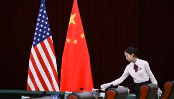 علما الصين والولايات المتحدة في مدينة قوانغتشو الصينية، 5 أبريل 2024 (بيدرو باردو/ فرانس برس)