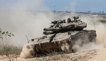 دبابة لجيش الاحتلال على حدود غزة 16 مايو 2024 (Getty)