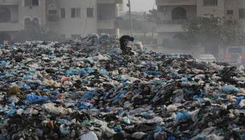 تكدس النفايات في دير البلح، 26 مايو 2024 (الأناضول)