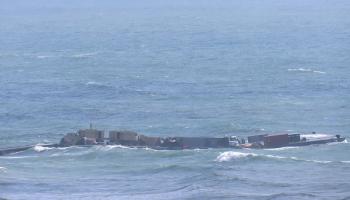 عطلت الأمواج عمل الرصيف العائم بشكل متكرر، غزة 27 مايو 2024 (داوود أبو الكاس/الأناضول)