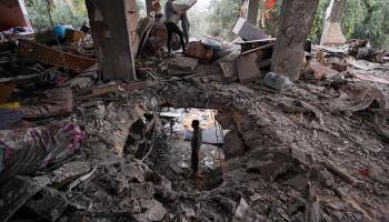 من الدمار الذي لحق مخيم البريج في غزة إثر قصف إسرائيلي، 3 يونيو 2024 (فرانس برس)