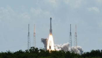 إطلاق صاروخ أطلس 5 الذي يحمل مركبة ستارلاينر الفضائي من كيب كانافيرال في ولاية فلوريدا، 5 يونيو 2024 (بول هينيسي/ الأناضول)
