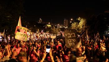 متظاهرون إسرائيليون يتجهون نحو منزل نتنياهو، القدس 17 يونيو 2024 (حازم بدر/فرانس برس)