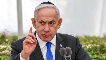 نتنياهو يتحدث خلال حفل تأبين في تل أبيب، 18 يونيو 2024 (شاؤول جولان/ فرانس برس)