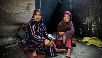 عائلة أبو عشمة في غزة تعاني من ويلات النزوح والمرض والحرب، 18 يونيو 2024 (الأناضول)