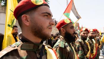 عناصر من حزب الله خلال تشييع أحد المقاتلين، 20 يوليو 2024 فرانس برس
