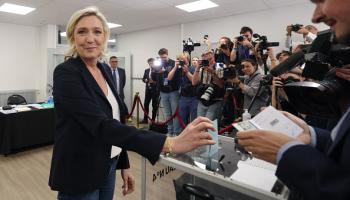 مارين لوبان تدلي بصوتها بالانتخابات، شمال فرنسا 30 يونيو2024 (فرانسوا لو بريستي/فرانس برس)