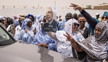 أنصار الغزواني يحتفلون بفوزه بالانتخابات في نواكشوط، 1 يوليو 2024 (فرانس برس)