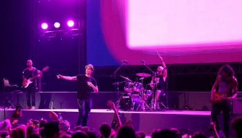 فرقة كايروكي في مهرجانات بيبلوس الدولية، 19 يوليو 2024 (أنور عمرو/ فرانس برس)
